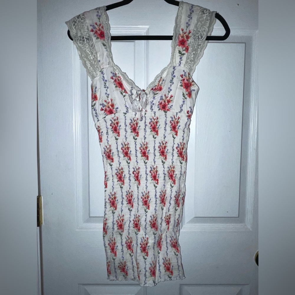 Dainty floral bodycon dress